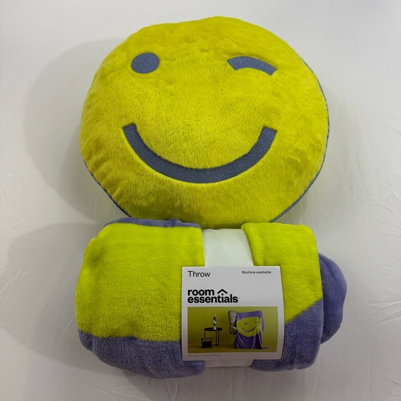 NWT‎ Room Essentials Yellow and Purple Throw Blanket & Pillow - Picture 1 of 8
